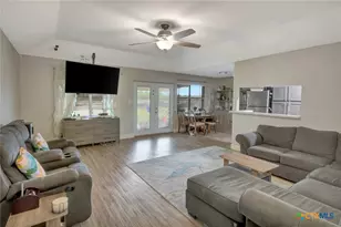 401 Viking St, Victoria, TX 77905 - Photo 3