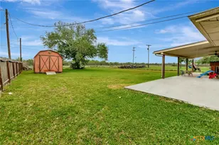 401 Viking St, Victoria, TX 77905 - Photo 17