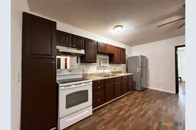 223 N Benavides Street #B, Port Lavaca, TX 77979 - Photo 11