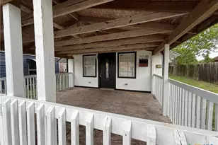 223 N Benavides St, Port Lavaca, TX 77979 - Photo 5