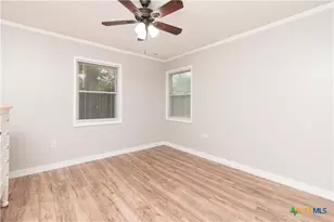 902 N 8th St, Temple, TX 76501 - Photo 15