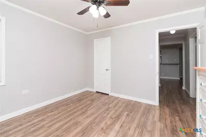 902 N 8th Street, Temple, TX 76501 - Photo 17