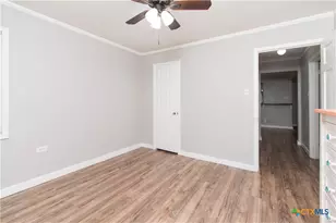 902 N 8th St, Temple, TX 76501 - Photo 17