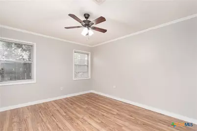 902 N 8th Street, Temple, TX 76501 - Photo 11