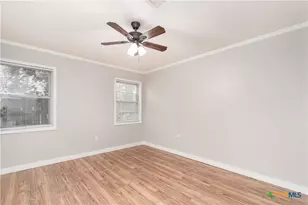 902 N 8th St, Temple, TX 76501 - Photo 11