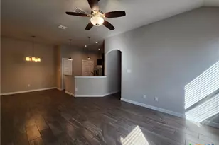 367 Creekside Curve, New Braunfels, TX 78130 - Photo 5