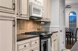 307 Cherrystone Cir, Victoria, TX 77904 - Photo 9