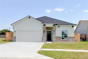 303 Cobble Stone Ct, Victoria, TX 77904 - Photo 1