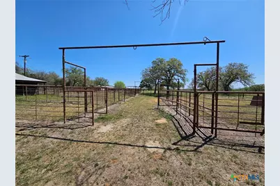4821 Fm 467, Seguin, TX 78155 - Photo 25