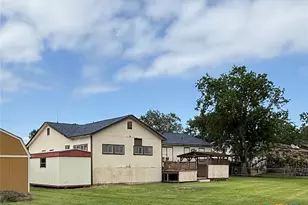 105 Sanders St, Palacios, TX 77465 - Photo 5