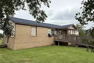 105 Sanders St, Palacios, TX 77465 - Photo 3