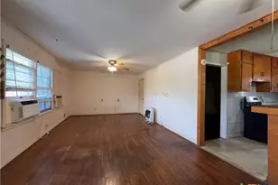 105 Sanders St, Palacios, TX 77465 - Photo 11
