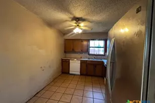 122 Rosa St, Edna, TX 77957 - Photo 11
