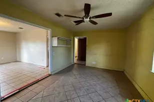 122 Rosa St, Edna, TX 77957 - Photo 9