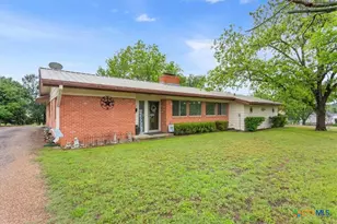 210 E Leon St, Gatesville, TX 76528 - Photo 5