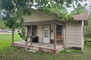 702 N Orchard Ave, Cameron, TX 76520 - Photo 9