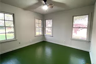 2405 E Mimosa Ave, Victoria, TX 77901 - Photo 11