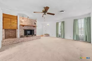 618 Fair Ln, New Braunfels, TX 78130 - Photo 5