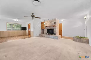 618 Fair Ln, New Braunfels, TX 78130 - Photo 7