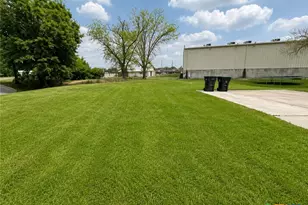 310 N La Grange St, Hallettsville, TX 77964 - Photo 5