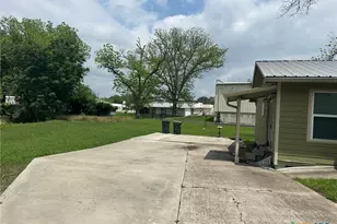 310 N La Grange St, Hallettsville, TX 77964 - Photo 3