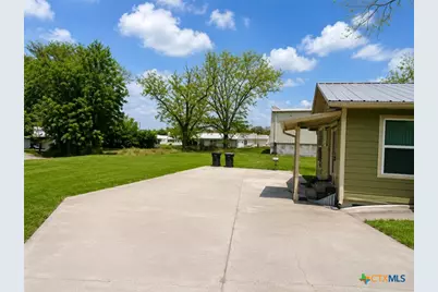 310 N La Grange Street, Hallettsville, TX 77964 - Photo 3