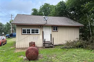 601 E 5th St, Nixon, TX 78140 - Photo 3