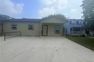 607 E Martindale Rd, Seguin, TX 78155 - Photo 9