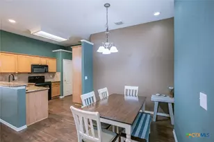 208 Yellowstone Dr, Victoria, TX 77904 - Photo 9