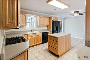 103 Poenitsch St, Cuero, TX 77954 - Photo 9