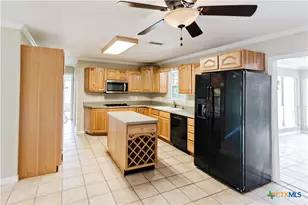 103 Poenitsch St, Cuero, TX 77954 - Photo 7