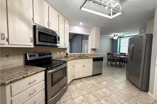 304 Cromwell Dr, Victoria, TX 77901 - Photo 9