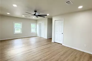 421 S 32nd St, Temple, TX 76501 - Photo 11