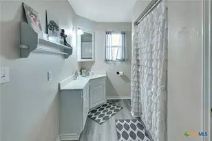 1002 S 2nd St, Ganado, TX 77962 - Photo 27