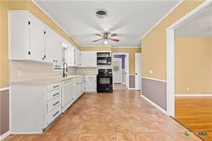 1803 S 15th St, Temple, TX 76504 - Photo 9