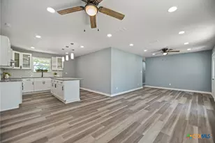210 Travis St, Port Lavaca, TX 77979 - Photo 5