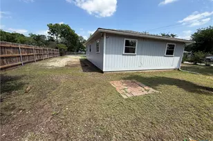 412 E Walnut St, Seguin, TX 78155 - Photo 31