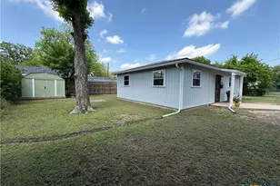 412 E Walnut St, Seguin, TX 78155 - Photo 25