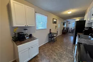 412 E Walnut St, Seguin, TX 78155 - Photo 7