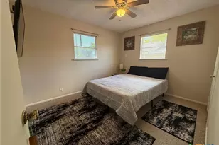 412 E Walnut St, Seguin, TX 78155 - Photo 13