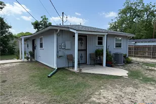 412 E Walnut St, Seguin, TX 78155 - Photo 29