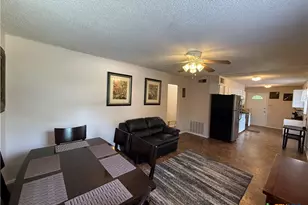 412 E Walnut St, Seguin, TX 78155 - Photo 11