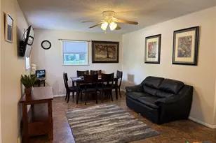 412 E Walnut St, Seguin, TX 78155 - Photo 9