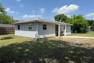 412 E Walnut St, Seguin, TX 78155 - Photo 27