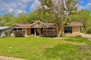 1329 Donovan St, Gonzales, TX 78629 - Photo 3