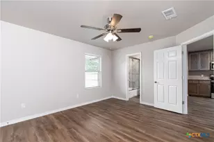 2361 S Wall St, Belton, TX 76513 - Photo 9