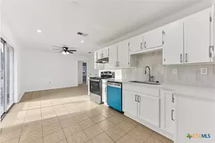 1910 Wanda St, Copperas Cove, TX 76522 - Photo 9