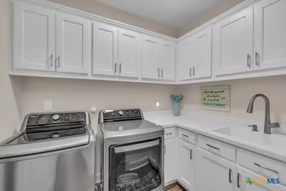 1033 Carriage Loop, New Braunfels, TX 78132 - Photo 17