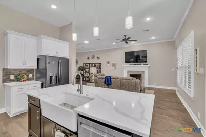 1033 Carriage Loop, New Braunfels, TX 78132 - Photo 11