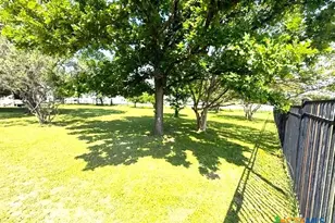 3202 N Travis Ave, Cameron, TX 76520 - Photo 7